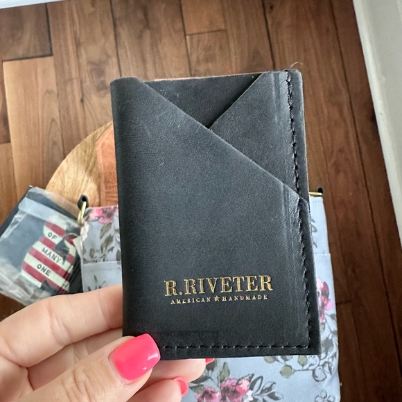 R. Riveter Hobby limited edition floral pattern purse NWT - Picture 12 of 14